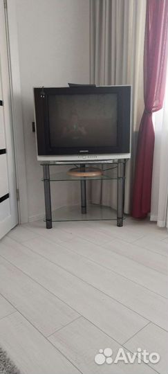 Стеклянная тумба под тв