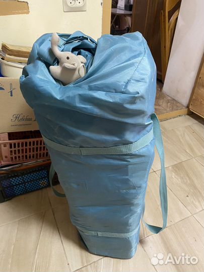 Кроватка-манеж, матрас и детское одеяло в кроватку