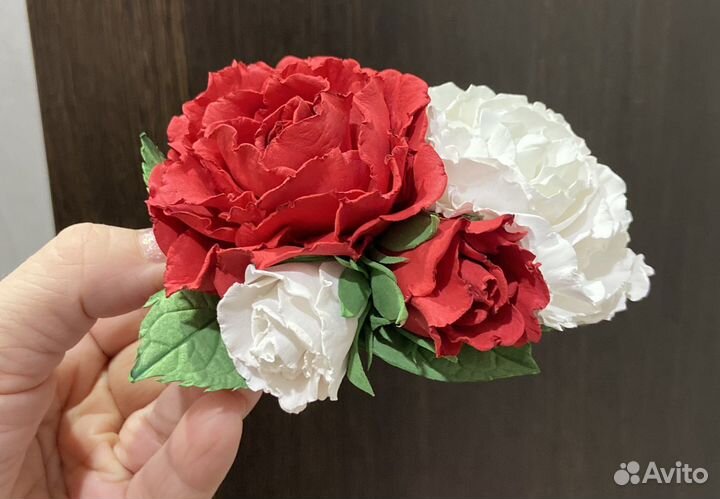 Заколка с розами