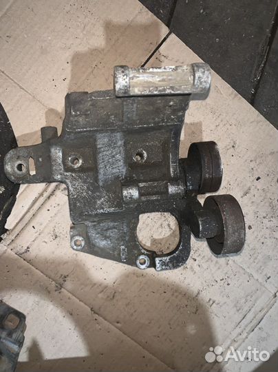 Кронштейн генератора Ford Escort 6 1995-2001