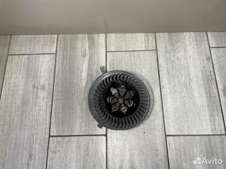 Моторчик печки Фольксваген Пассат Б6