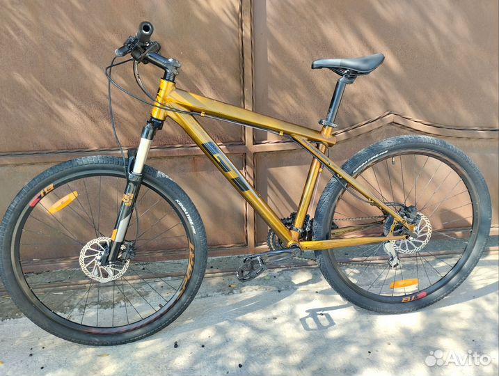 Велосипед GT avalanche 27.5