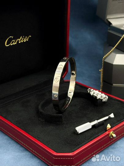 Браслет Cartier, колье Chopard, Dior, Messika