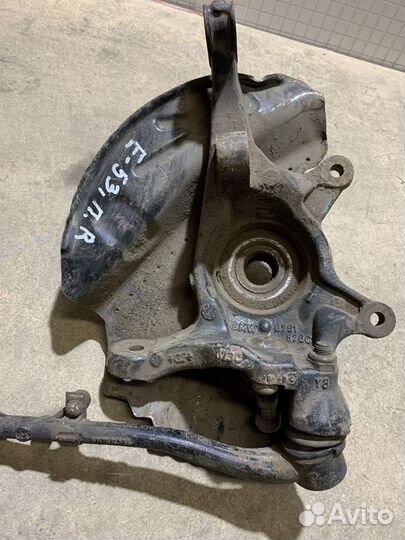 Кулак передний правый Bmw X5 Е53