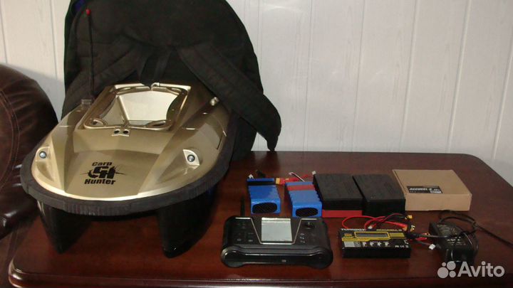 Прикормочный кораблик для рыбалки Carp Hunter