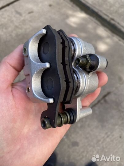 Тормозной суппорт на скутер