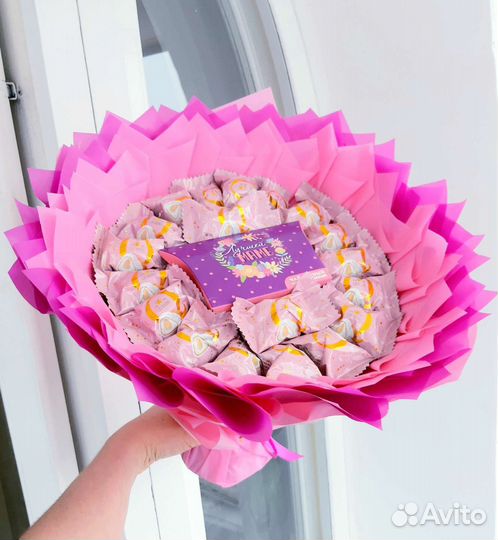 Букет из Рафаэлло и клубники