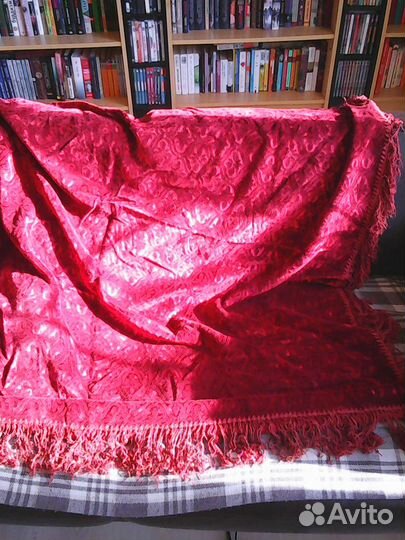 Скатерть бархатная, гобеленовая с бахромой. СССР