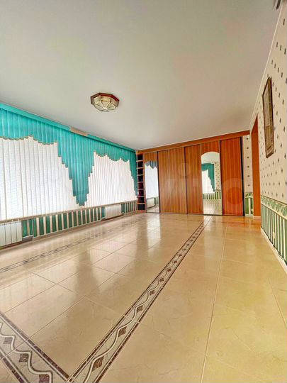 4-к. квартира, 137,8 м², 2/9 эт.