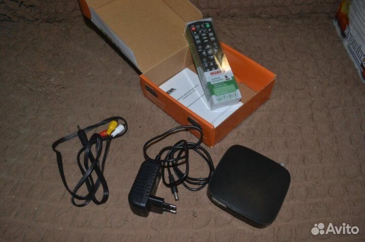 Цифровая приставка DVB-T2 Cadena CDT-1793