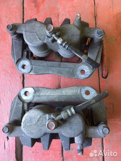 Суппорт томозной правый и левый Honda Accord 8