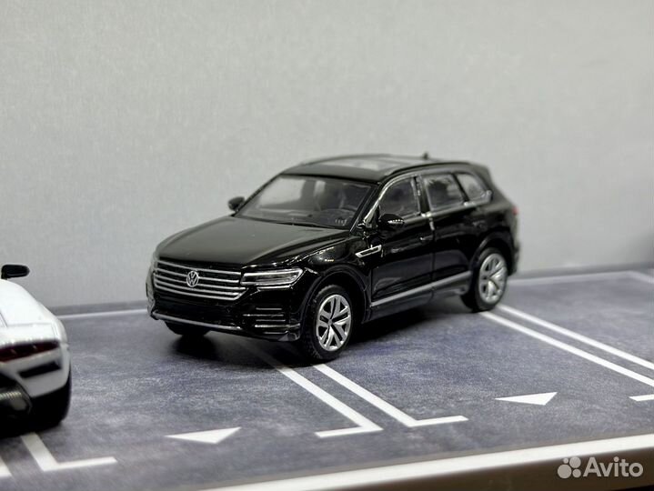 1:64 Audi A8L, Volkswagen Magotan, Touareg, Lexus