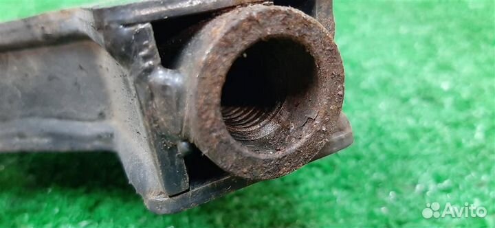 Кронштейн балки Nissan Almera Tino 2005