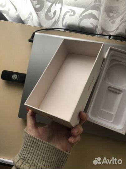 Пустая коробка от iPhone 8 plus