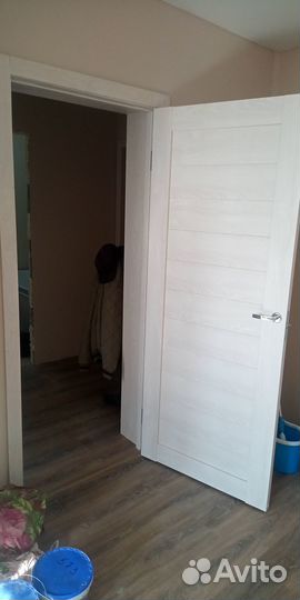 Продам меж комнатную дверь комплект