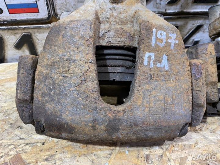 Суппорт передний Ford Focus универсал 1.8 2006