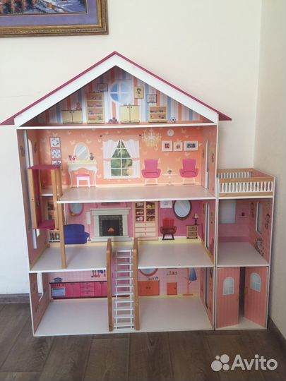 Кукольный домик с мебелью
