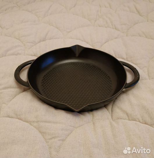 Staub Сковорода чугунная 28 см + Крышка Pyrex