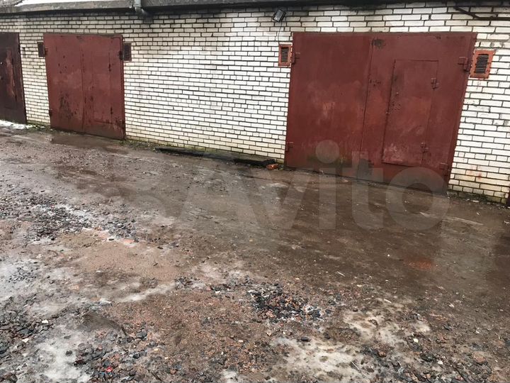 Гараж, > 30 м²