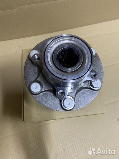 Ступица переднего колеса в сборе mitsubishi