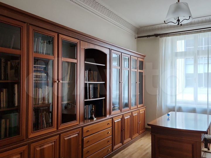 5-к. квартира, 150 м², 3/6 эт.