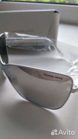 Солнцезащитные очки Michael Kors