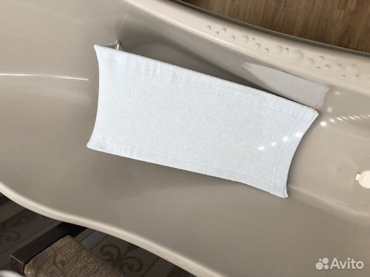 Ванночка для купания с горкой и кругом на шею