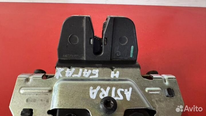 Замок багажника задний Opel Astra H 1.6 Z16XEP