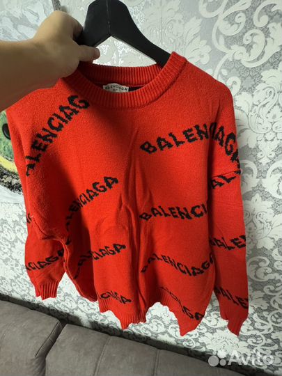Свитер balenciaga красный