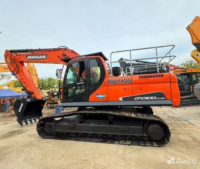 Стекло лобовое нижнее для Doosan DX 190/225