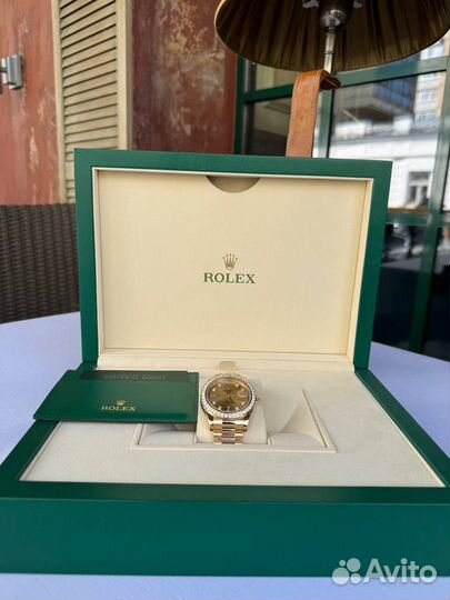 Часы Rolex Day-Date 218348 из желтого золота