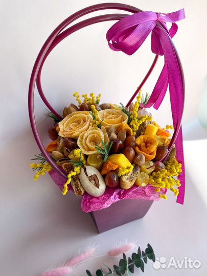 Букет из сухофруктов учителю