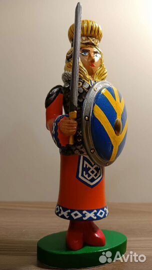 Статуэтка деревянная №03