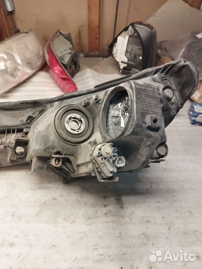 Донор Линза правой фары Rav4 40