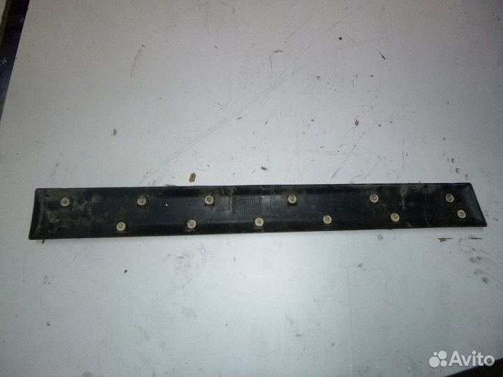 Молдинг двери передней правой renault sandero 2009