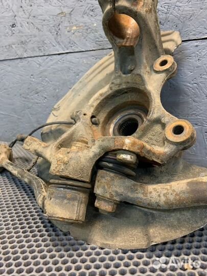 Кулак поворотный передний правый Bmw 335 Xi E92