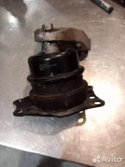 Подушка двигателя VW Polo