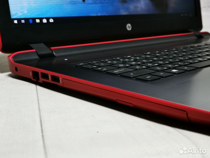 HP Pavilion 17 /AMD A10-8700P/8/480SSD/R8 M365DX