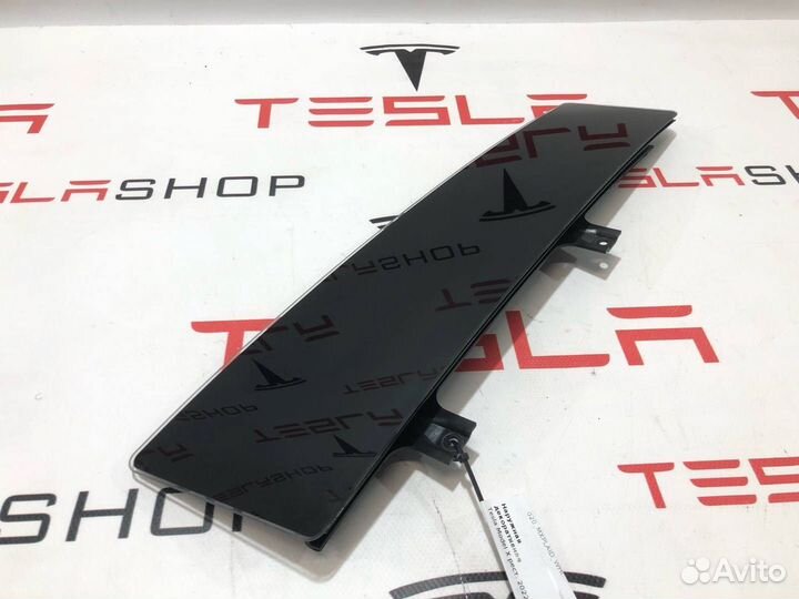 Наружная декоративная накладка на дверь Tesla