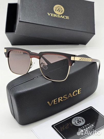 Солнцезащитные очки versace