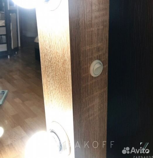 Гримерное зеркало с подсветкой