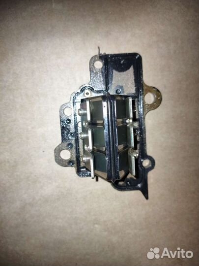 Клапана на лодочный мотор Mercury 9.9-15