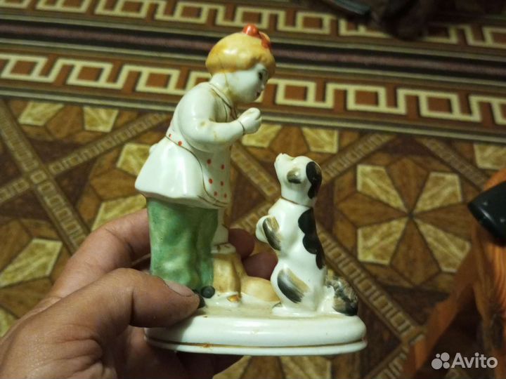 Статуэтка фарфор