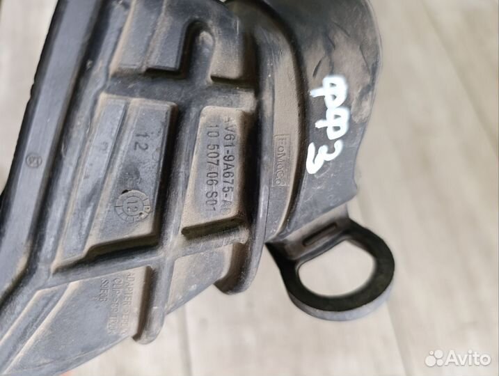 Патрубок воздушного фильтра Ford Focus 3 CB8 1.6L