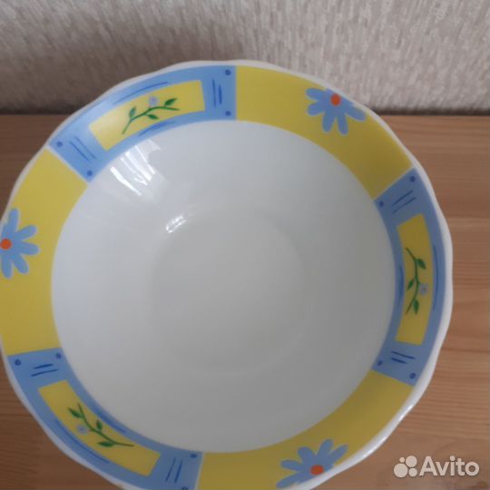 Глубокие суповые тарелки новые