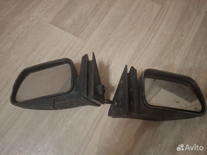 Боковое зеркало