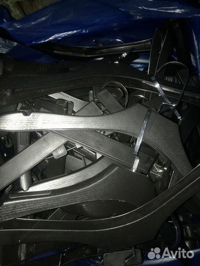 Вешалки чёрные стильные в магазин одежды