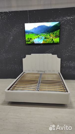 Кровать парящий с подъемным механизмом