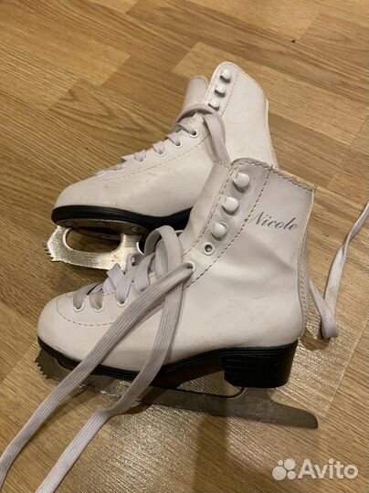 Коньки на девочку