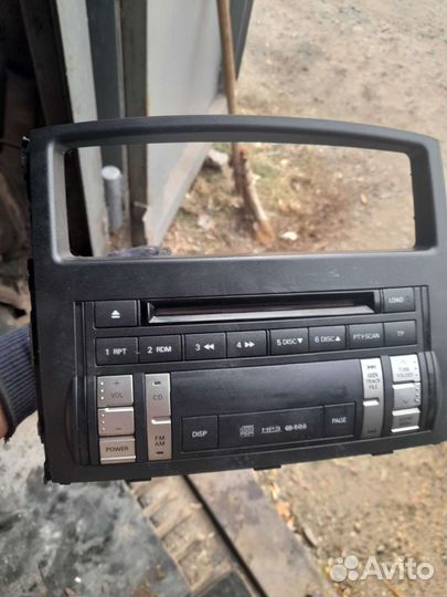 Магнитола штатная mitsubishi pajero 4
